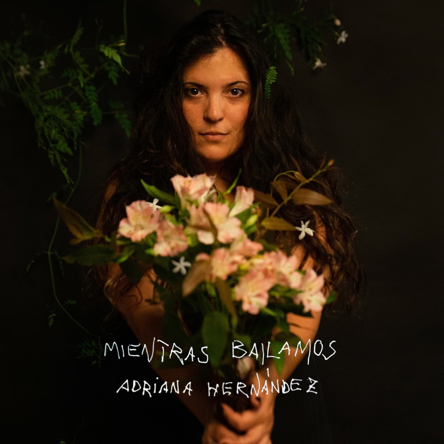 Adriana Hernández - Mientras Bailamos (2025)